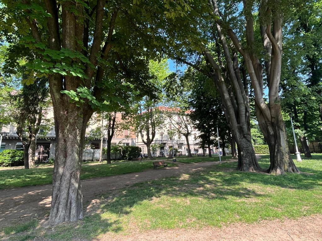 Apertura prolungata dei parchi cittadini in orario serale