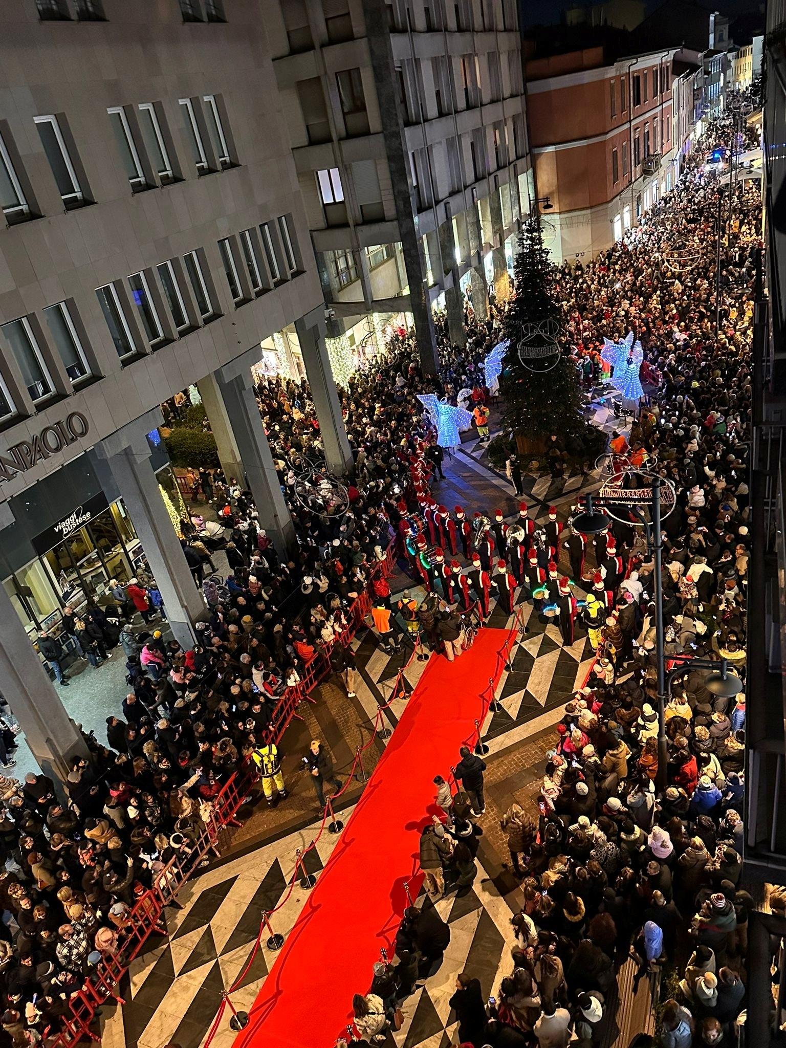 Circa 9.000 presenze in centro per il via di “BA è Natale” con un afflusso crescente da tutta la Provincia